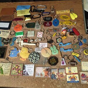 BIG LOT OF KEYCHAINS MAGNETS LUGGAGE TAGS ADVERTISING STATE FARM SEARS ALLSTATE